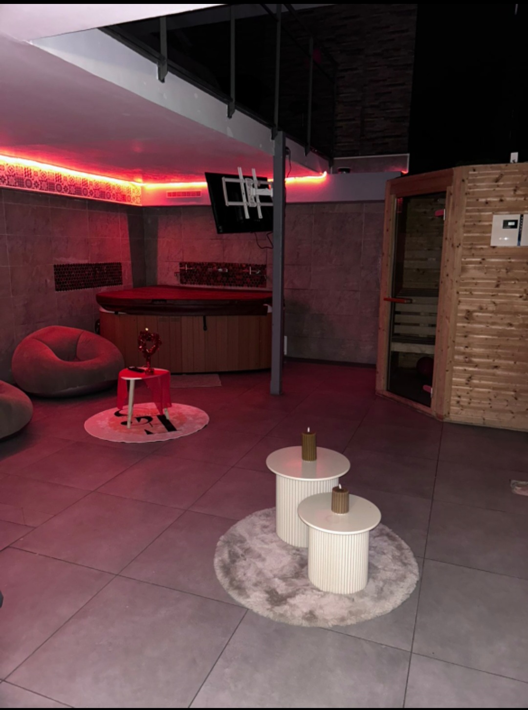 Jacuzzi avec ambiance lumineuse